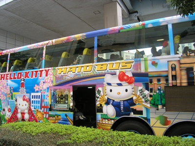 Hello_Kitty_Bus_20090814_01_hp.jpg